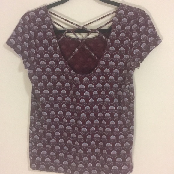 Soft Aeropostale T-shirt Maroon/Flower Design (L) - Picture 4 of 7